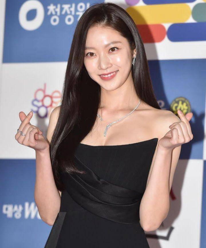 Gong Seung Yeon (instagram.com/0seungyeon)