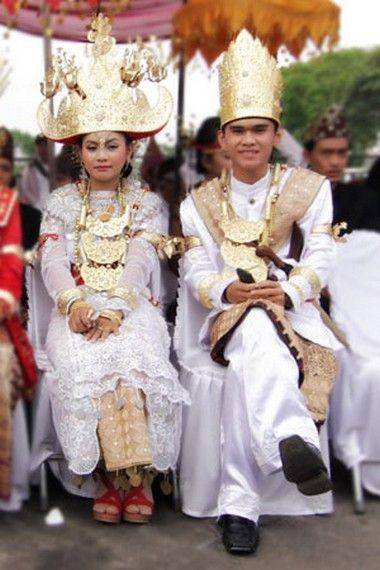 Masyarakat adat Pepadun merupakan salah satu dari dua kelompok adat paling besar dan populer di Lampung. (indonesiakaya.com).