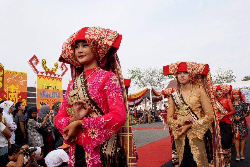 Masyarakat adat Pepadun merupakan salah satu dari dua kelompok adat paling besar dan populer di Lampung. (indonesiakaya.com).