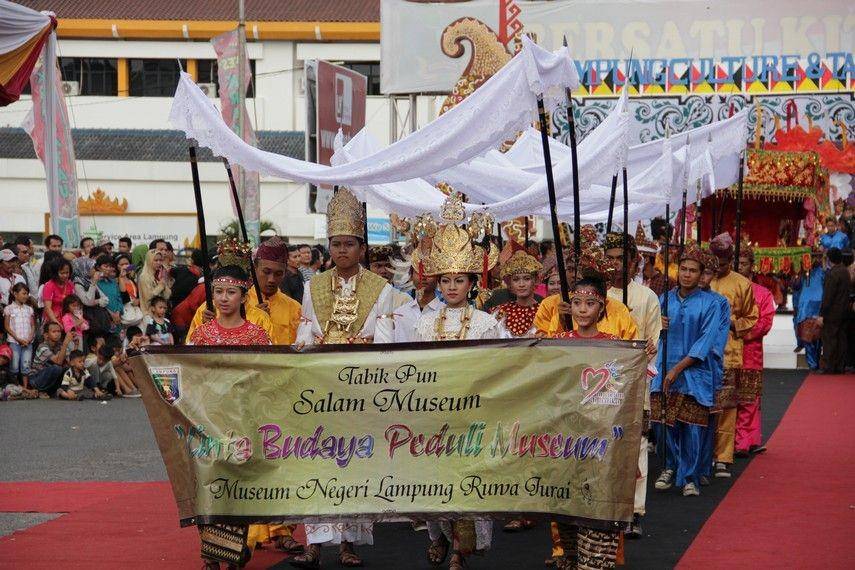 Masyarakat adat Pepadun merupakan salah satu dari dua kelompok adat paling besar dan populer di Lampung. (indonesiakaya.com).