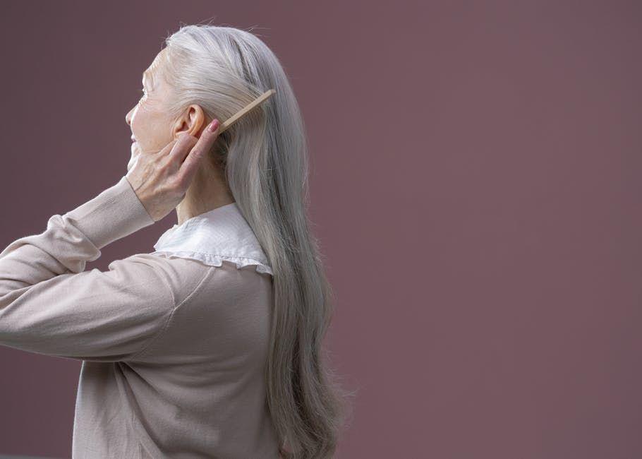 5 Cara Membersihkan Sisir Agar Rambut Semakin Sehat