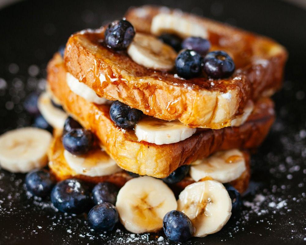 Cuma Butuh 5 Menit, Ini Resep Mudah Roti Panggang dengan Topping Buah