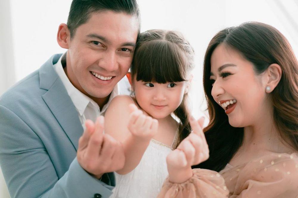 Samuel Zylgwyn dan 9 Artis yang Nikmati Peran Sebagai Suami Siaga