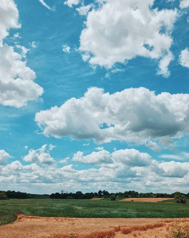 Ilustrasi langit berawan (unsplash.com/Андрей Гаврилюк)