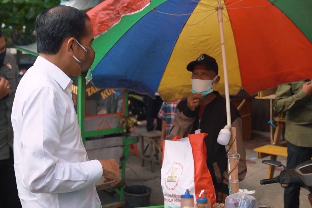 Presiden Jokowi bertemu pedagang di Pasar Gemolong dan Purwodadi (youtube.com/Sekretariat Presiden)