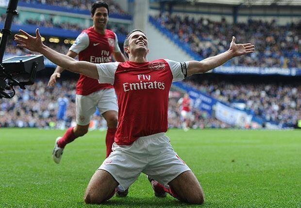 Robin van Persie merayakan hattrick ke gawang Chelsea. (twitter.com/premierleague)
