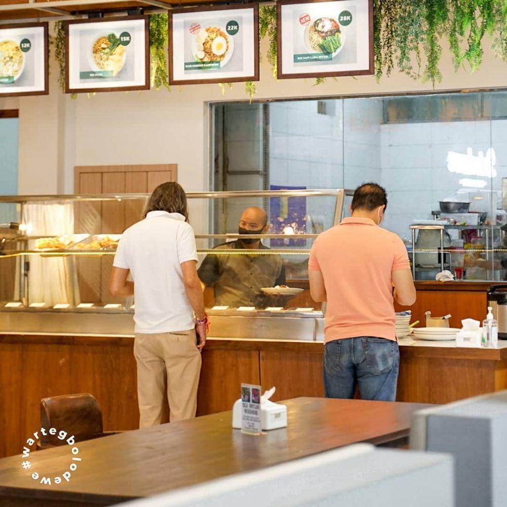 Warteg Bolodewe (Instagram.com/bolodewe.eats)