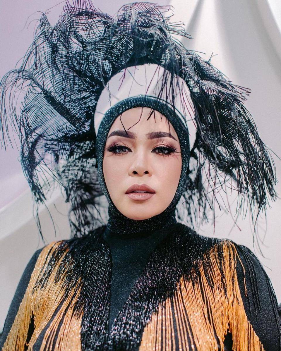 Melly Goeslaw (instagram.com/melly_goeslaw/)