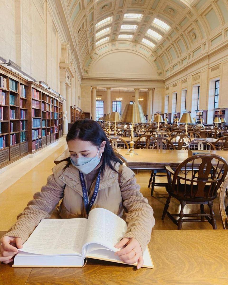 prilly di harvard (instagram.com/prillylatuconsina96)