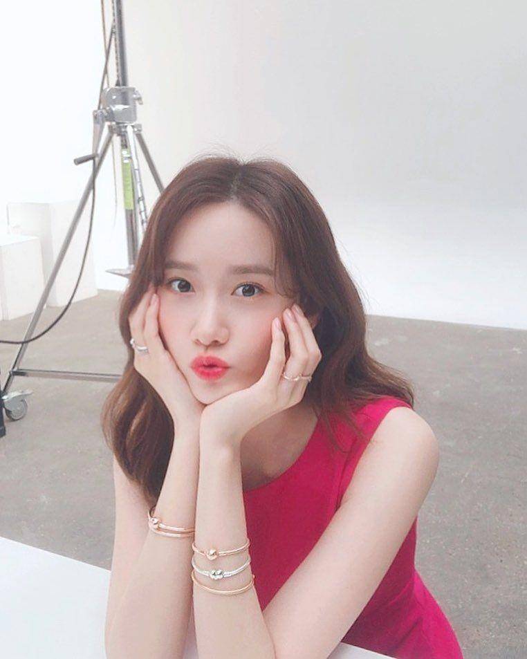 Yoona (instagram.com/yoona__lim)