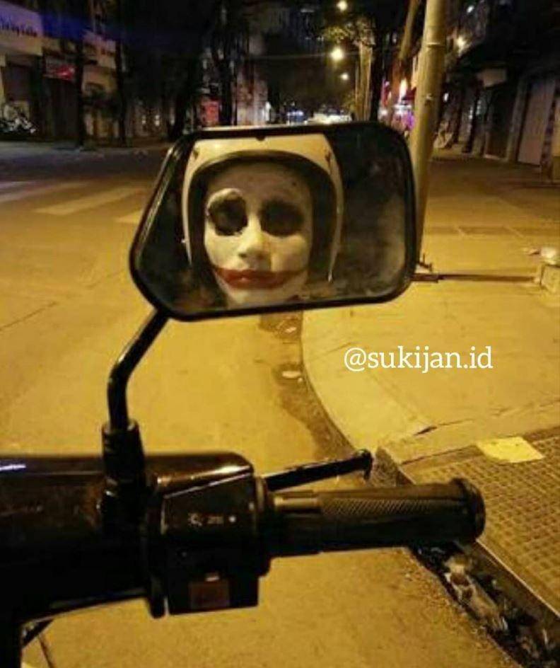 potret lucu pantulan spion (instagram.com/sukijan.id)