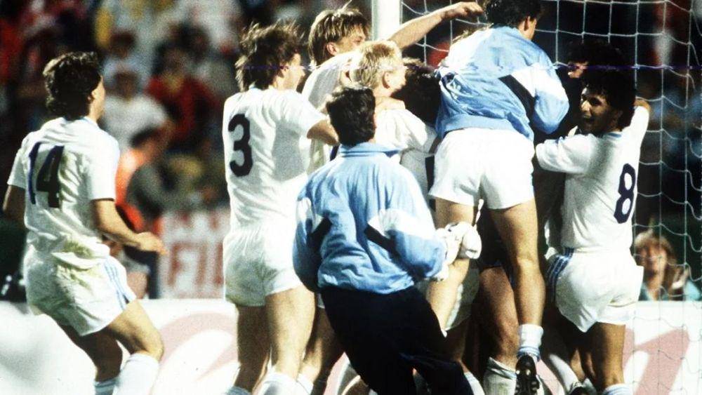 Pemain PSV Eindhoven selebrasi usai menjuarai Liga Champions 1988. (uefa.com)