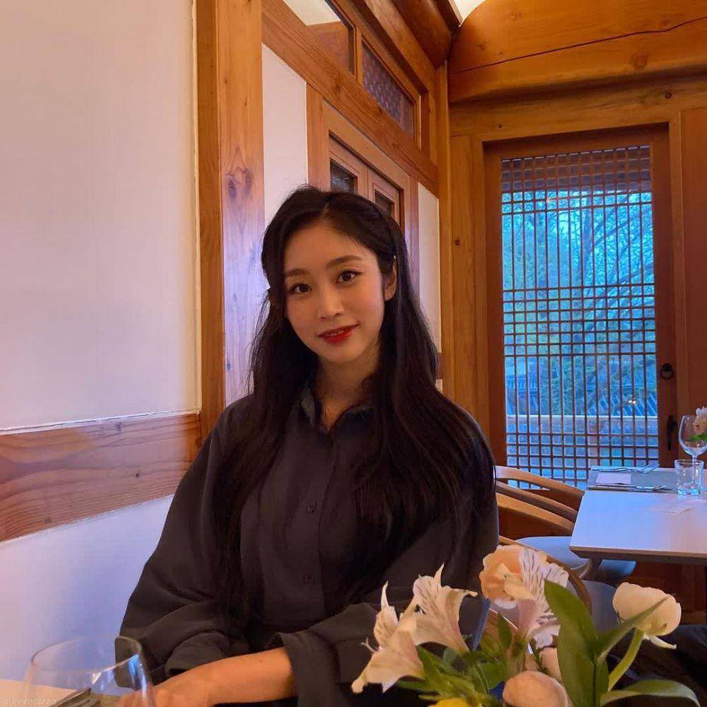 Seo Ji Soo (instagram.com/jeezepizza)