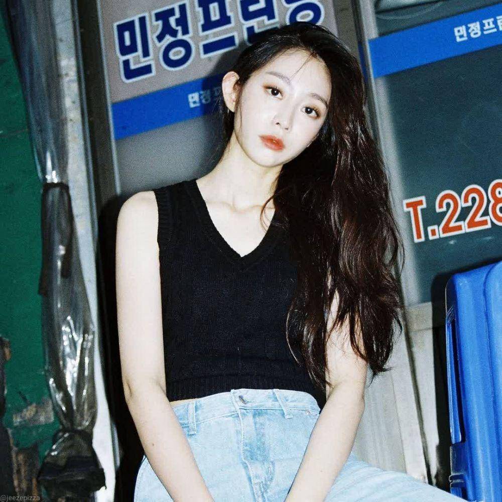 Seo Ji Soo (instagram.com/jeezepizza)