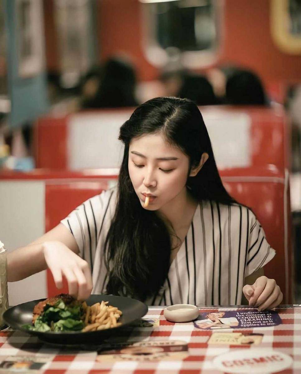 Putu Ayu Saraswati (instagram.com/ayusarasw)