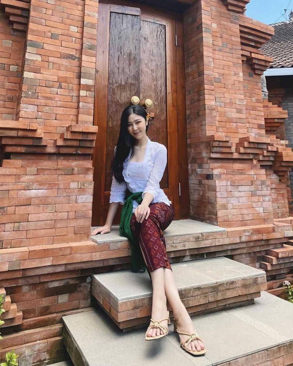 Putu Ayu Saraswati (instagram.com/ayusarasw)