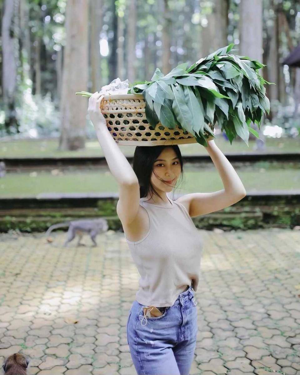 Putu Ayu Saraswati (instagram.com/ayusarasw)