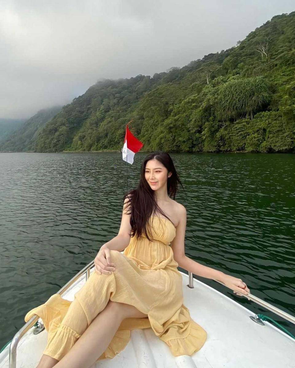 Putu Ayu Saraswati (instagram.com/ayusarasw)