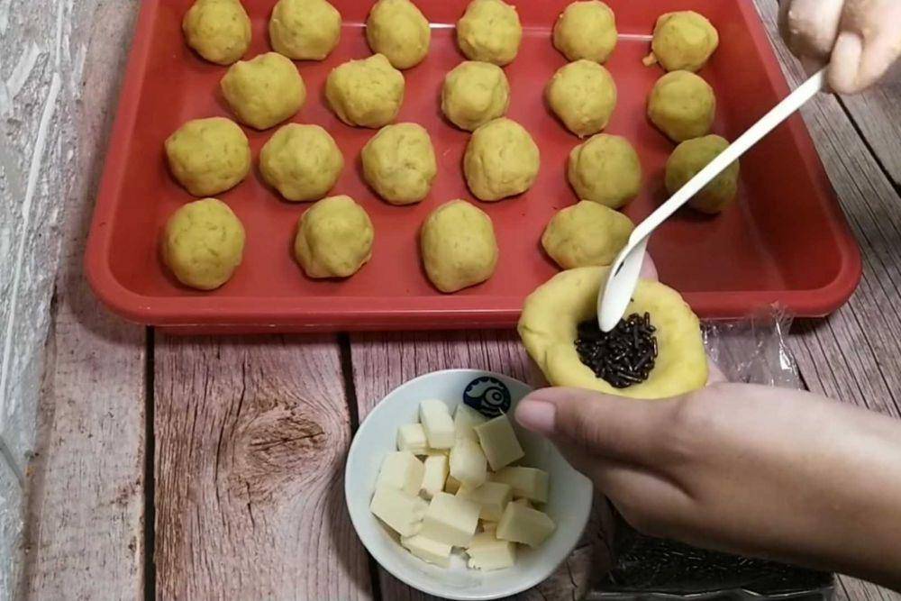 bola keju isi (youtube.com/Umpan Cooking)