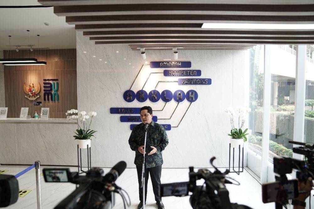 Menteri BUMN, Erick Thohir memberikan keterangan kepada media di Lobby Kementerian BUMN, Jakarta (dok. Kementerian BUMN)