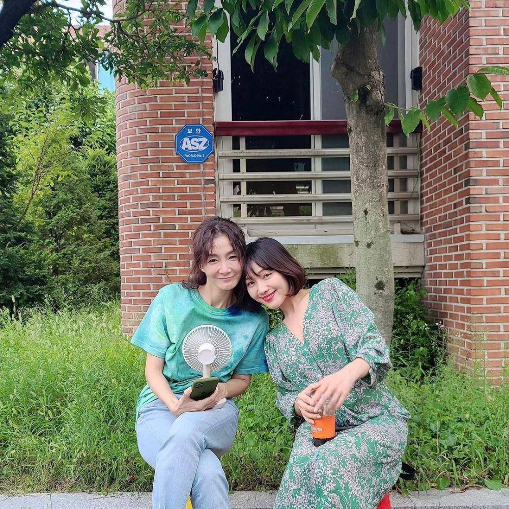 Park Hyo Joo dan Choi Hee Seo (instagram.com/nowwearebreakingup_official)