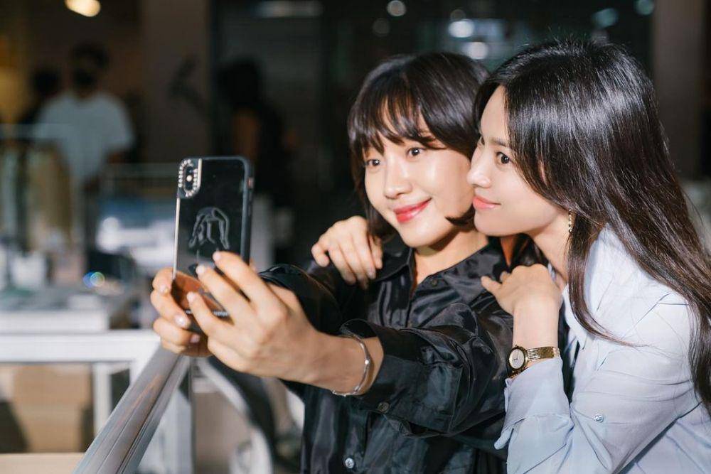 Choi Hee Seo dan Song Hye Kyo (instagram.com/nowwearebreakingup_official)