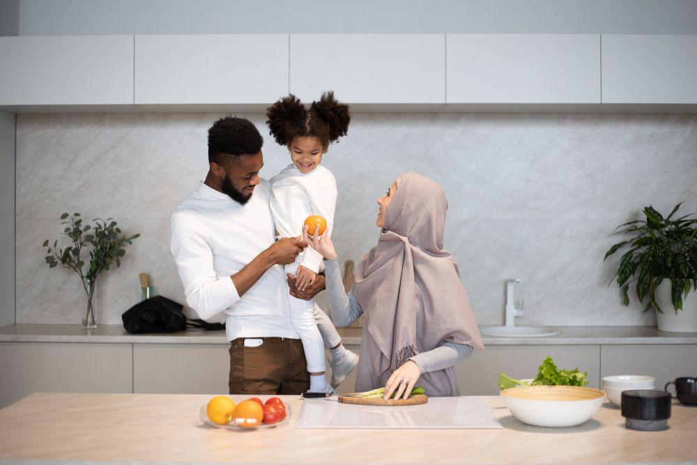 ilustrasi keluarga harmonis yang memasak bersama (pexels.com/Monstera)