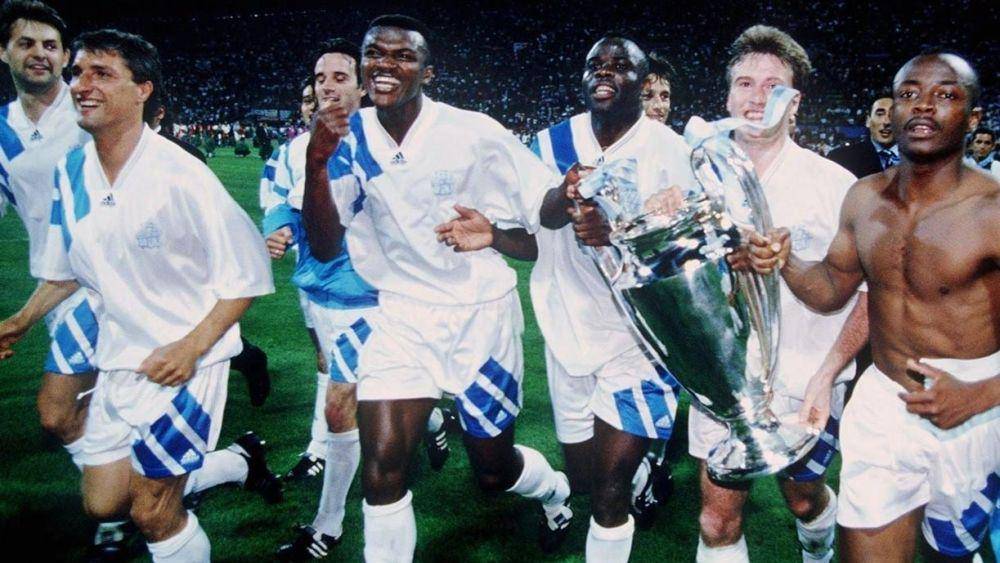 Pemain Marseille melakukan selebrasi usai menjuarai Liga Champions 1993. (uefa.com)