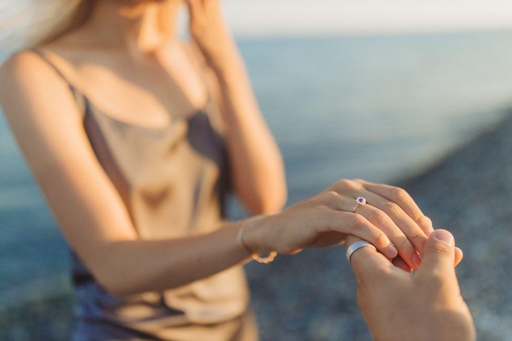 Cara Melamar Terbaik Sesuai Zodiak Pasangan, Virgo Harus Romantis!