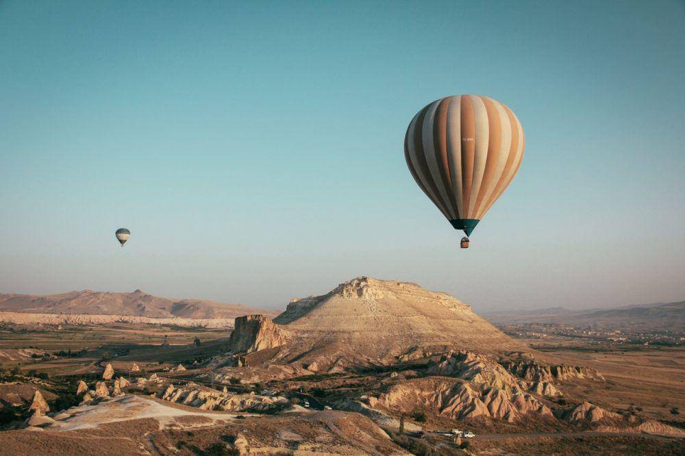 ilustrasi balon udara (pexels.com/ Francesco Ungaro)