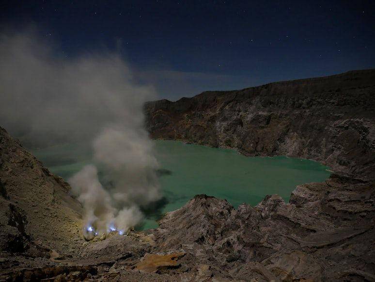 Kawah Ijen (unsplash.com/Marc Szeglat)