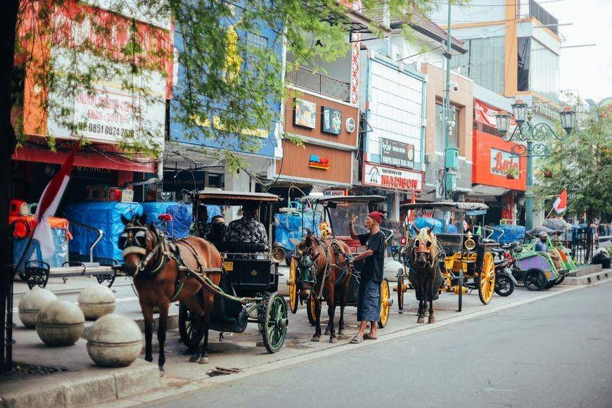 Jalan Malioboro (unsplash.com/Farhan Abas)