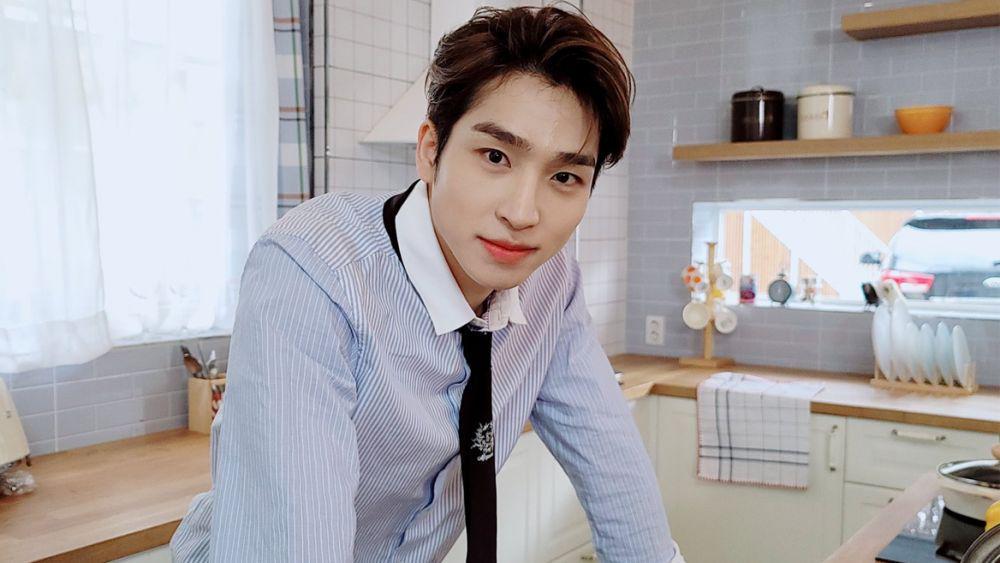 9 Potret Sangyeon THE BOYZ Bersama Keponakan, Husband Material Abis!