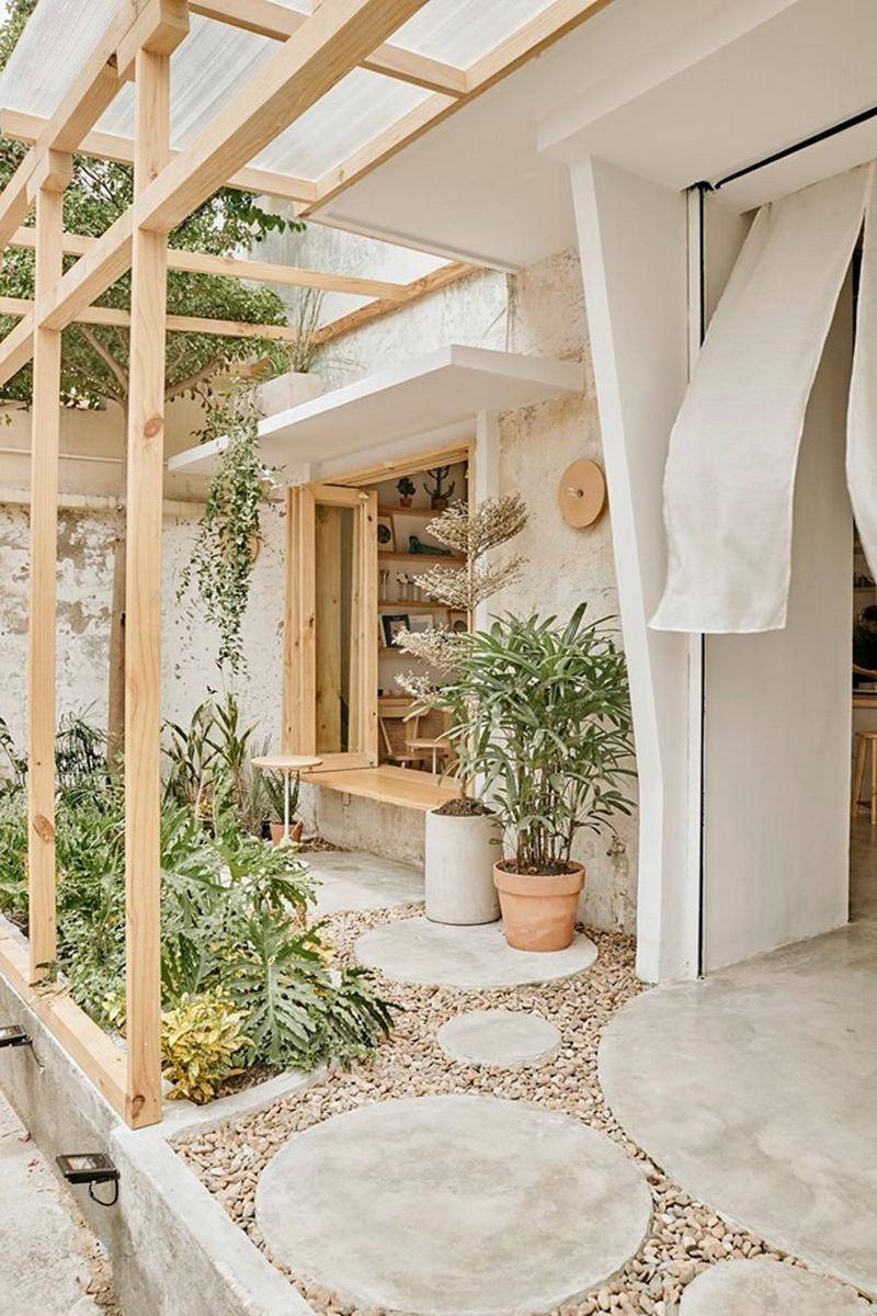 Desain Teras dengan Sentuhan Tropis ala Villa (houseandgardenlover.com)
