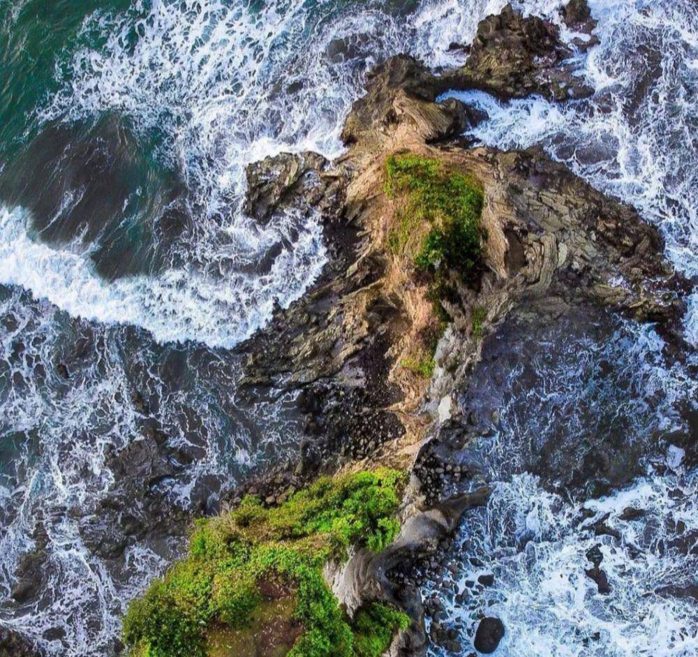 Pantai Karang Nini (instagram.com/likeforlike.ins)