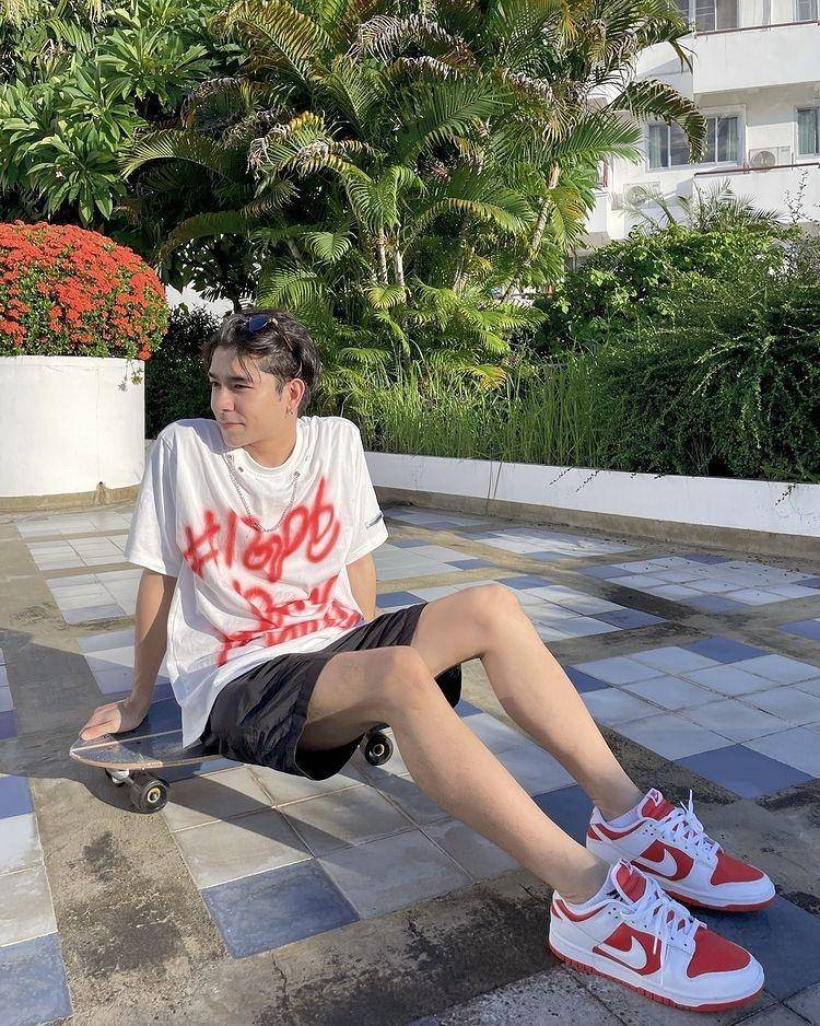 Inspirasi outfit celana pendek ala Tommy Sittichok (instagram.com/tommysittichok)