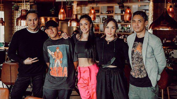 potret Adinia Wirasti dan saudaranya (instagram.com/sarawijayanto)