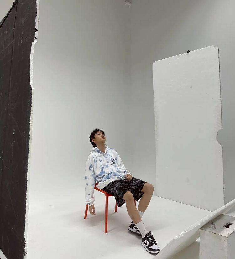 Ide outfit simpel dan elegan ala aktor Thailand Mark Siwat (instagram.com/marksiwat)