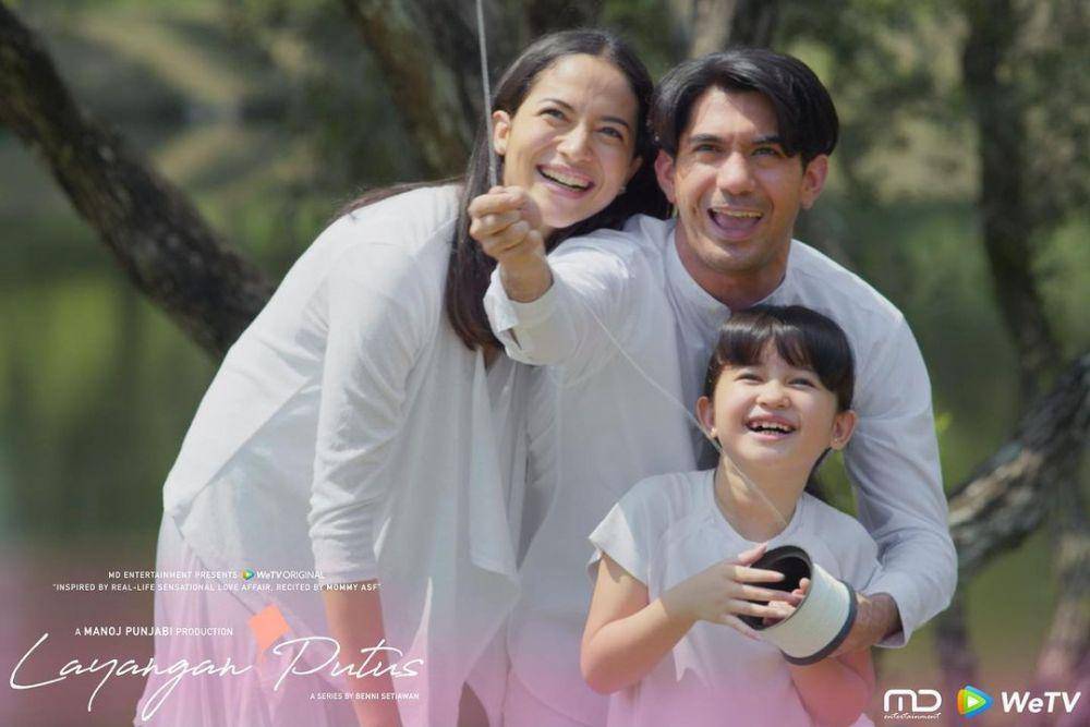 kemesraan Putri Marino dan Reza Rahadian di series Layangan Putus (dok. MD Entertainment/Layangan Putus)