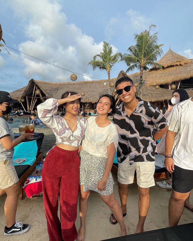 potret liburan keluarga Tya Ariestya (instagram.com/tya_ariestya)