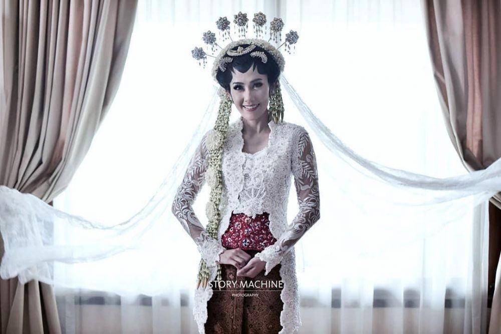 Kebaya Ardina Rasti (instagram.com/ardinarasti6)