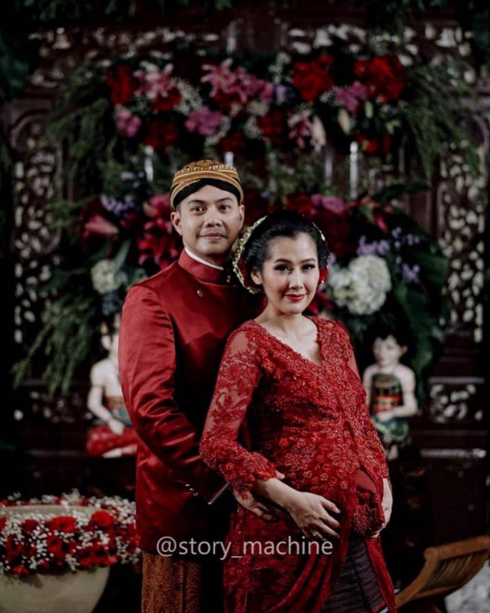Kebaya Ardina Rasti (instagram.com/ardinarasti6)