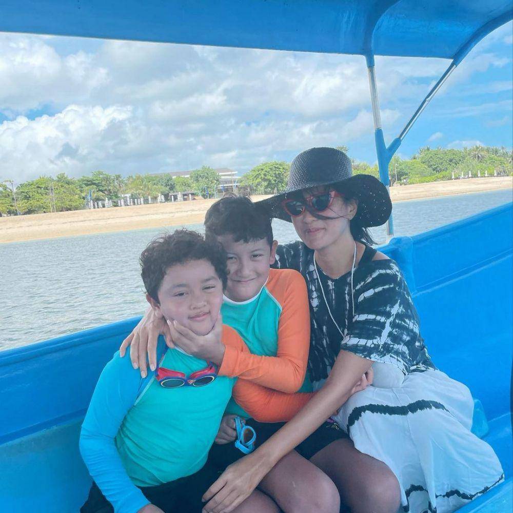 potret Marcella Zalianty dan kedua putranya (instagram.com/marcella.zalianty)