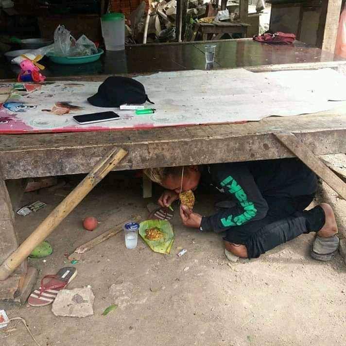 Kelakuan absurd warga +62 (facebook.com/K e n a p a ?)
