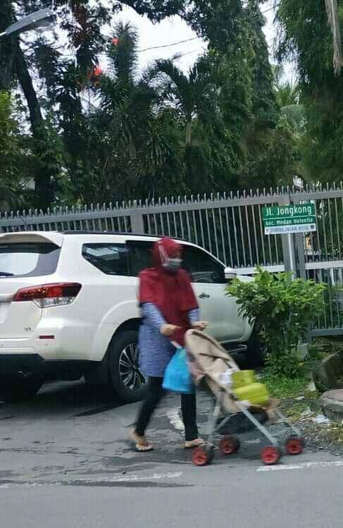 Kelakuan absurd warga +62 (facebook.com/Armnmlna))