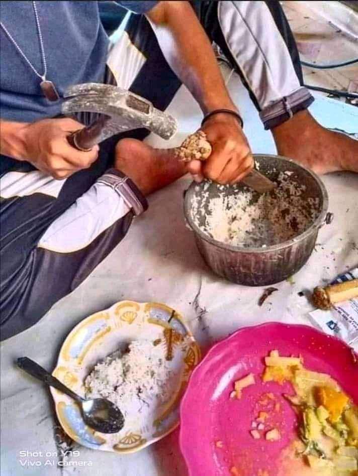 Kelakuan absurd warga +62 (facebook.com/K e n a p a ?)