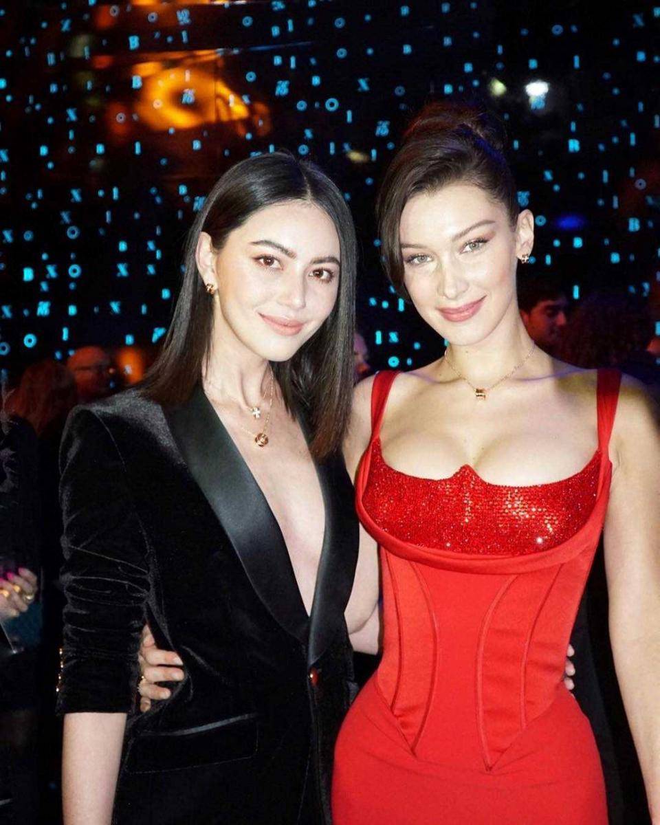 Mai Davika dan Bella Hadid (instagram.com/davikah)