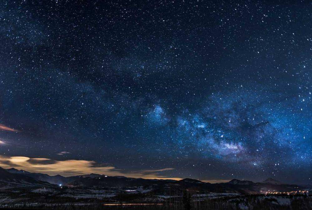 ilustrasi malam hari (unsplash.com/Nathan Anderson)