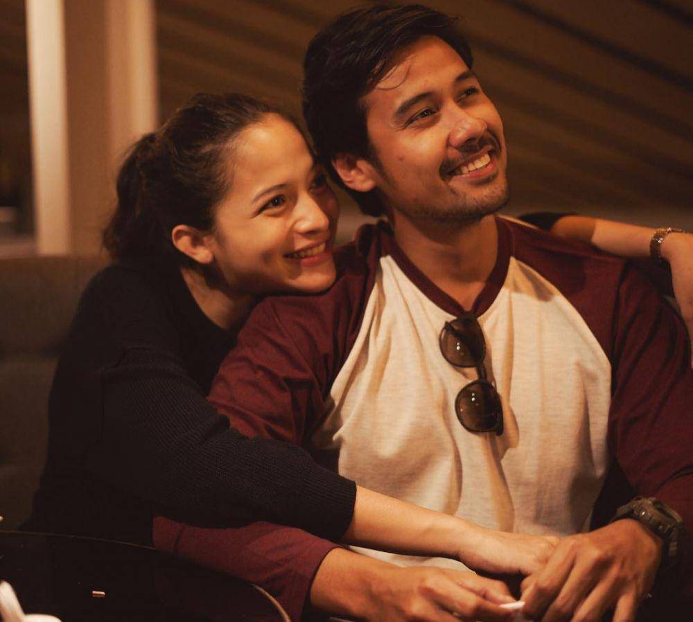 kemesraan pasangan Putri Marino dan Chicco Jerikho (instagram.com/putrimarino)
