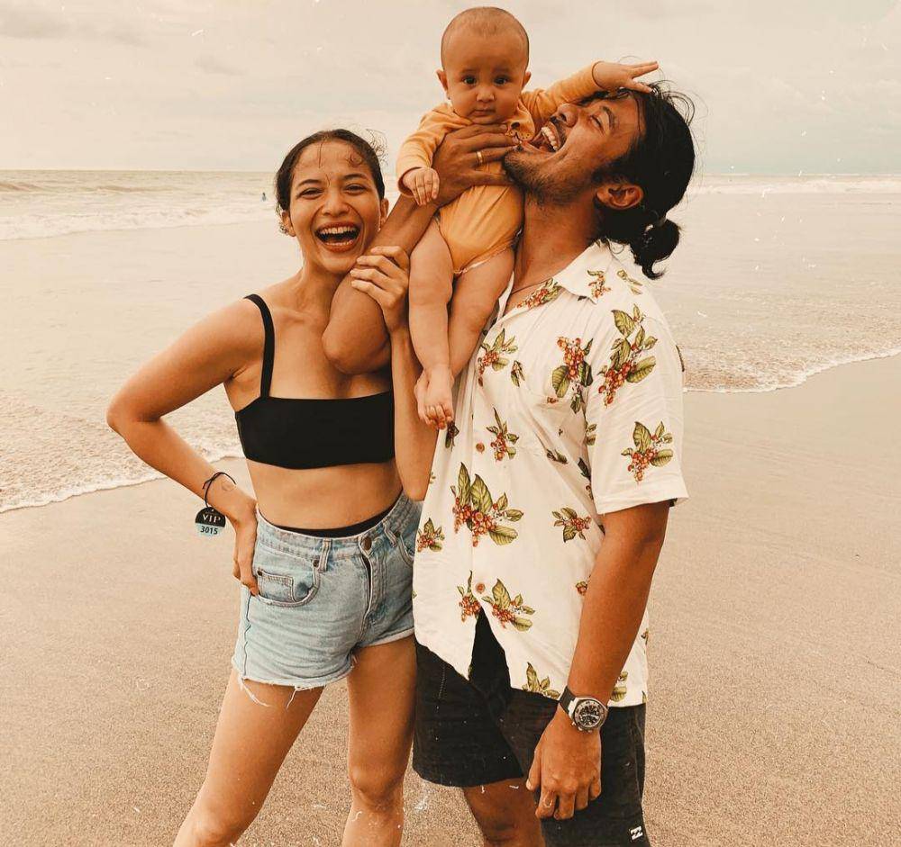 kemesraan pasangan Putri Marino dan Chicco Jerikho (instagram.com/putrimarino)
